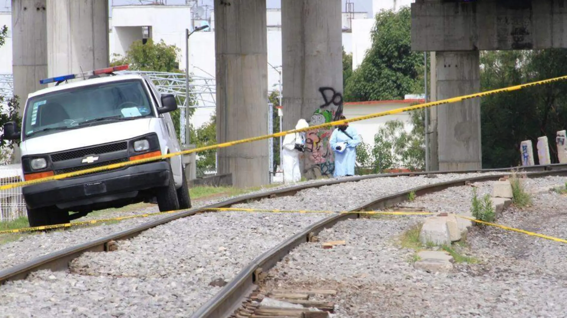 Hallan cuerpo de hombre en las vías del tren en Bosques de San Sebastián